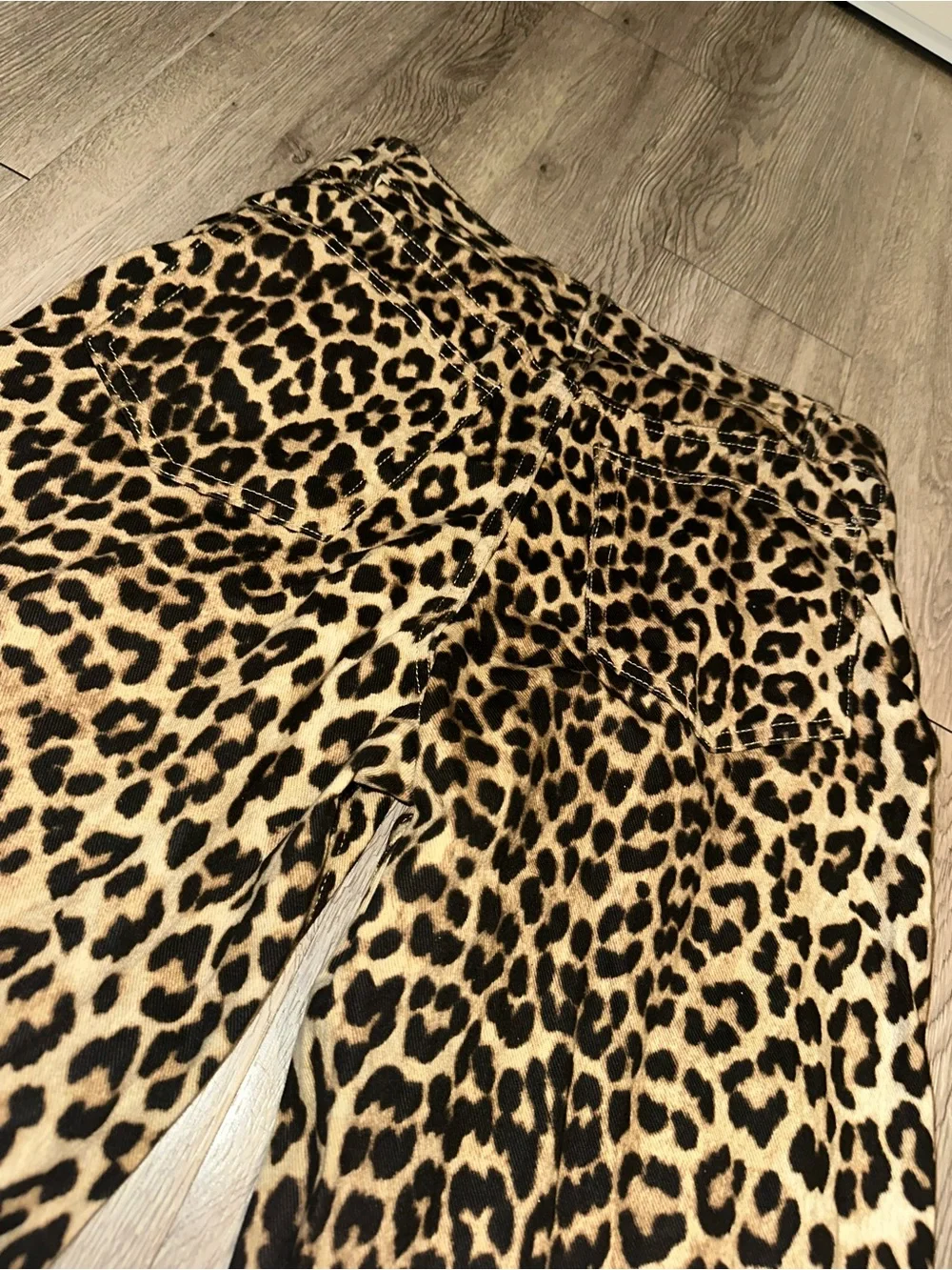H&M Leopard Print Pants Wide Leg Denim Trendy Style Casual Womens Sz 6